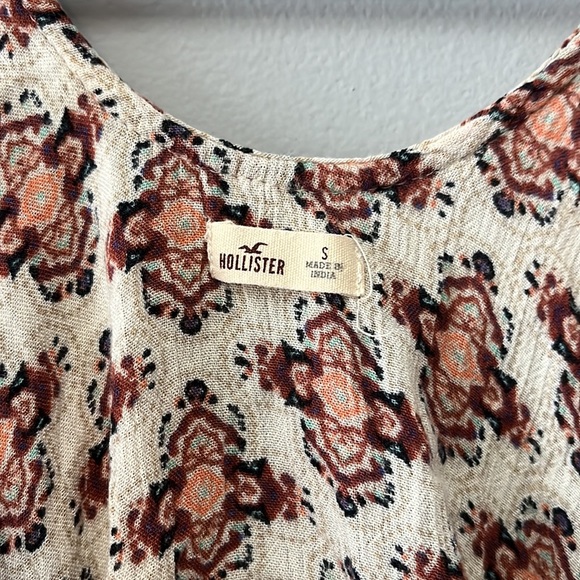 Hollister Beige and Rust Patterned Blouse - Picture 3 of 4